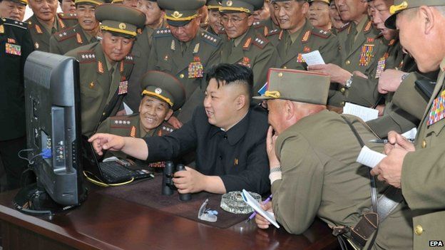 Kim Jon-un e ufficiali di alto rango - DPRK